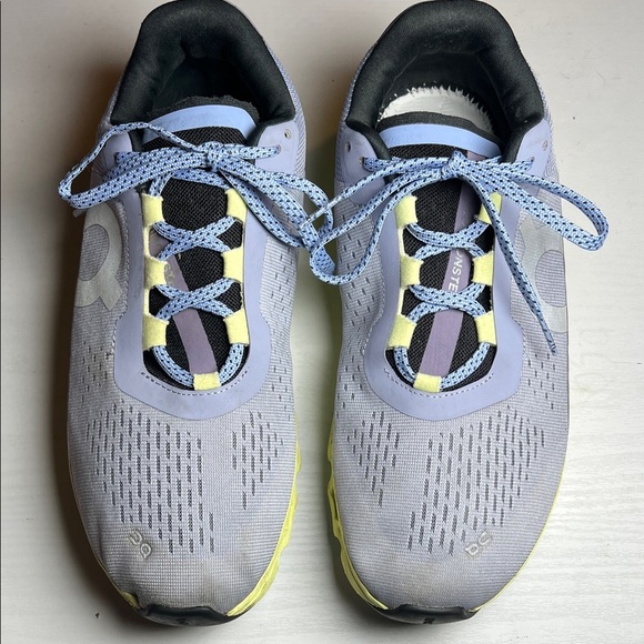 On Running Women's Light Gray and Yellow Athletic Shoes - Picture 1 of 4